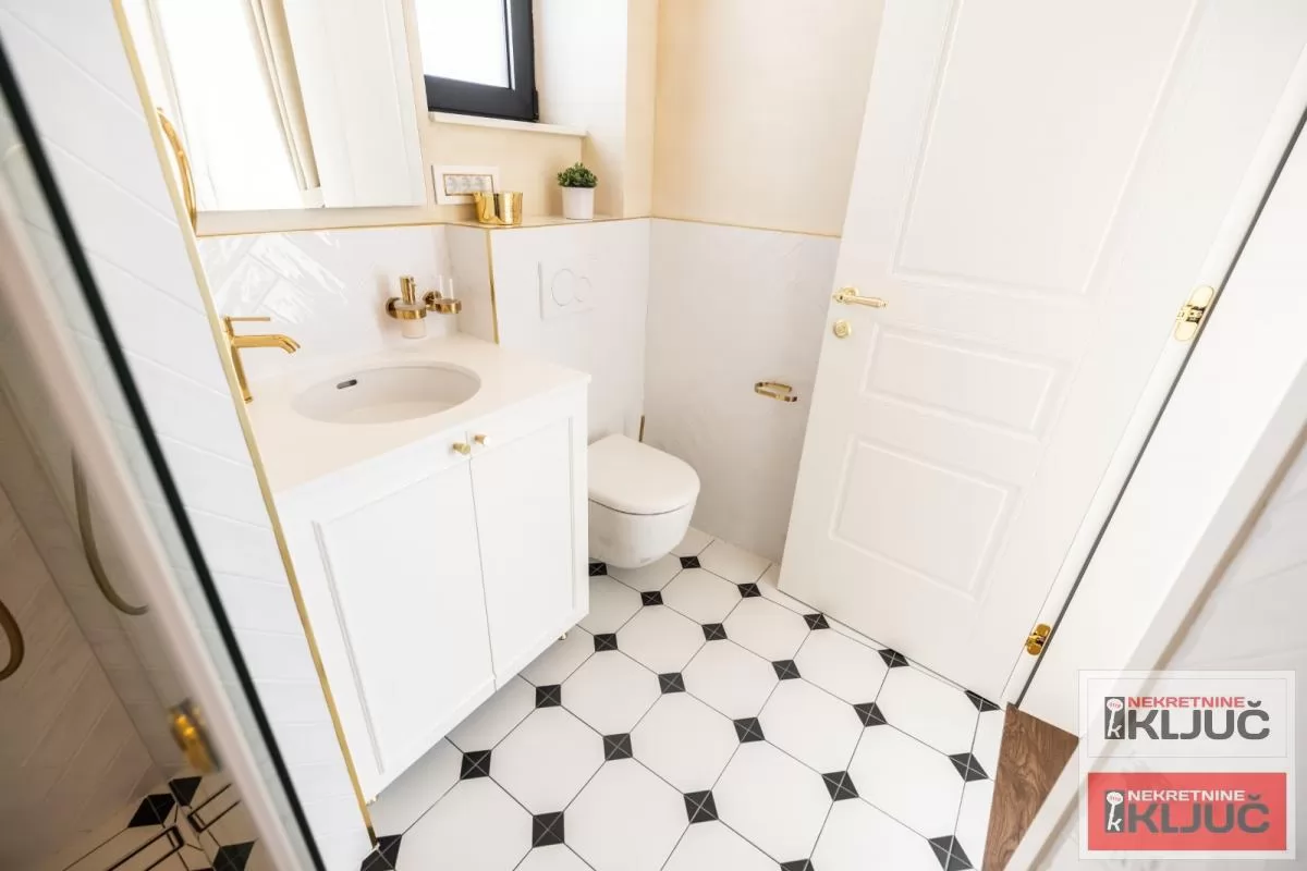 SREMSKA KAMENICA-TATARSKO BRDO IZDAJE SE LUX STAN SA GARAŽOM 13