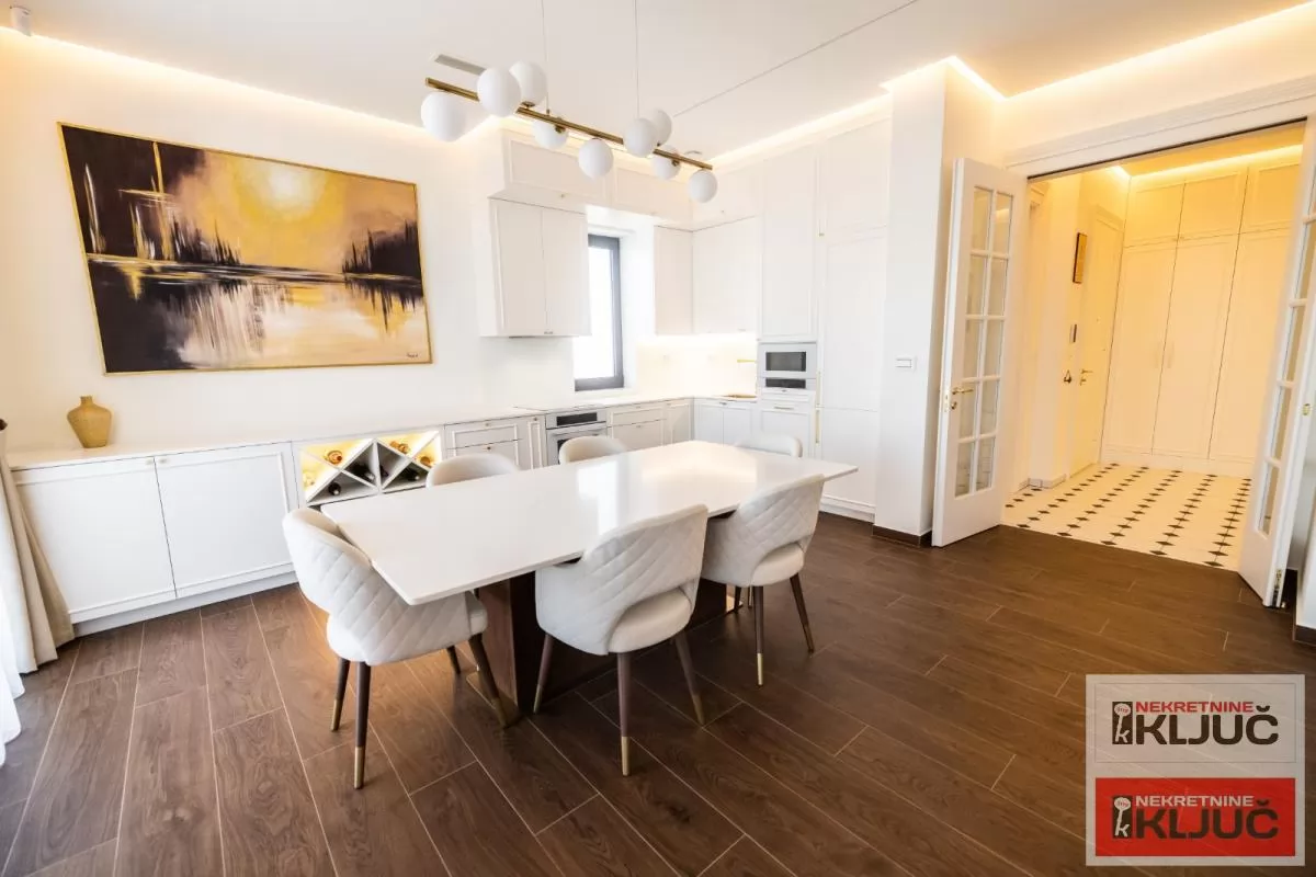 SREMSKA KAMENICA-TATARSKO BRDO IZDAJE SE LUX STAN SA GARAŽOM 14