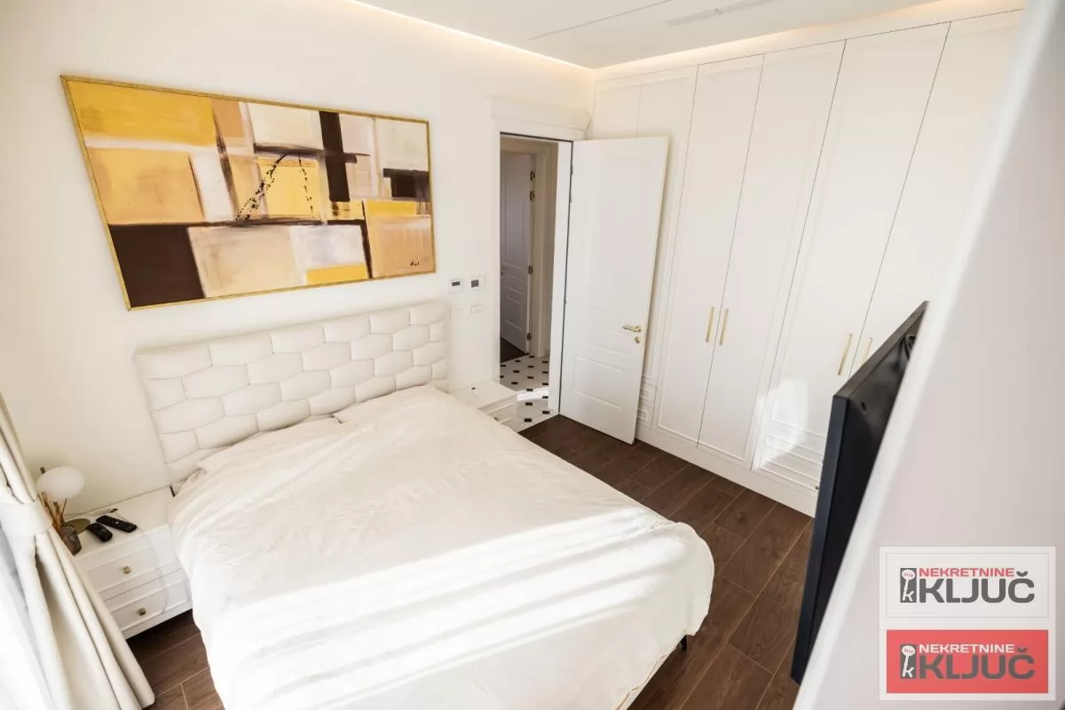 SREMSKA KAMENICA-TATARSKO BRDO IZDAJE SE LUX STAN SA GARAŽOM 15