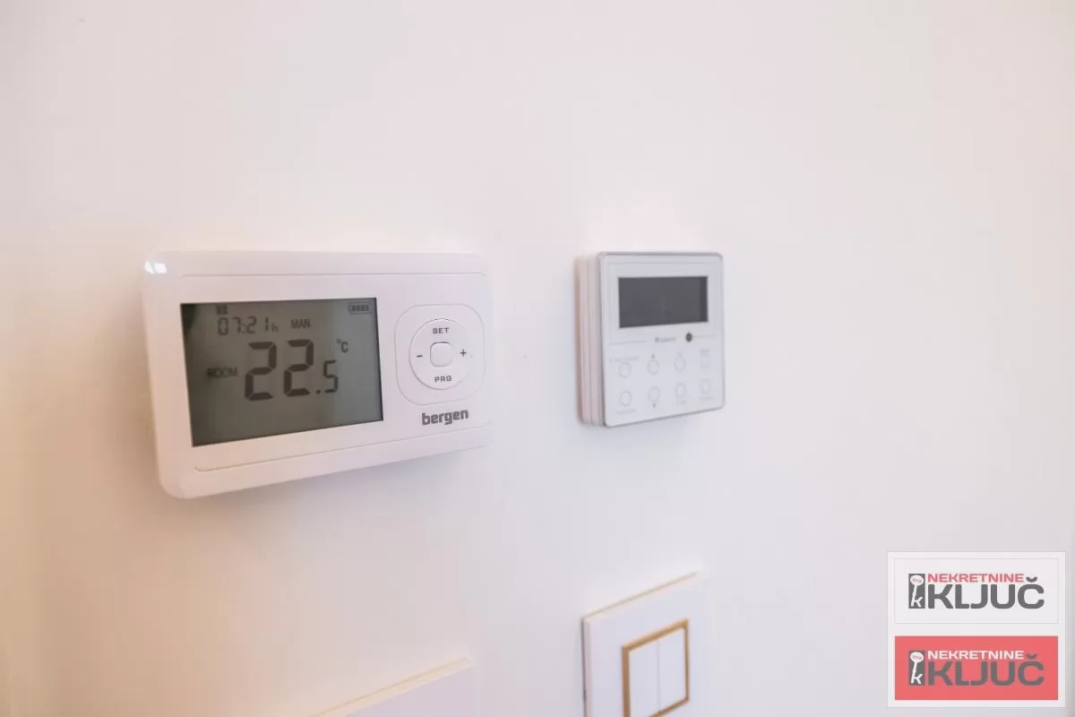 SREMSKA KAMENICA-TATARSKO BRDO IZDAJE SE LUX STAN SA GARAŽOM 16