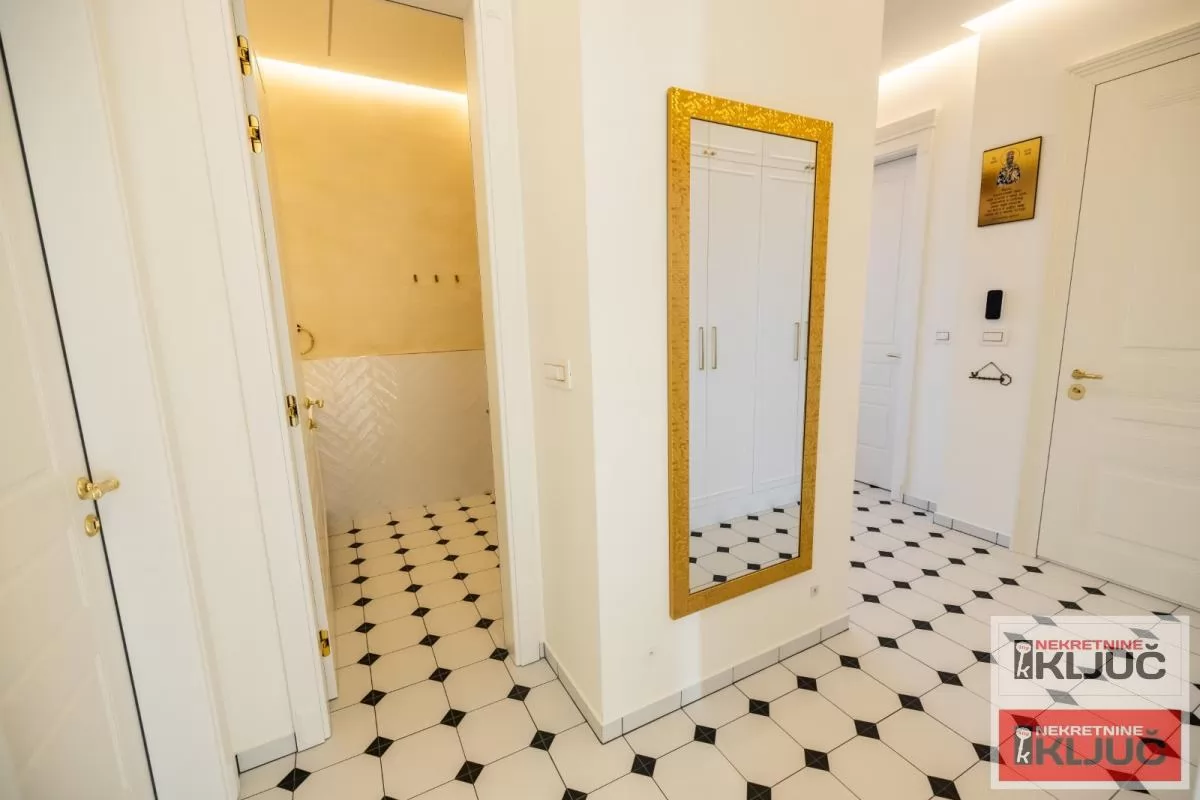 SREMSKA KAMENICA-TATARSKO BRDO IZDAJE SE LUX STAN SA GARAŽOM 17