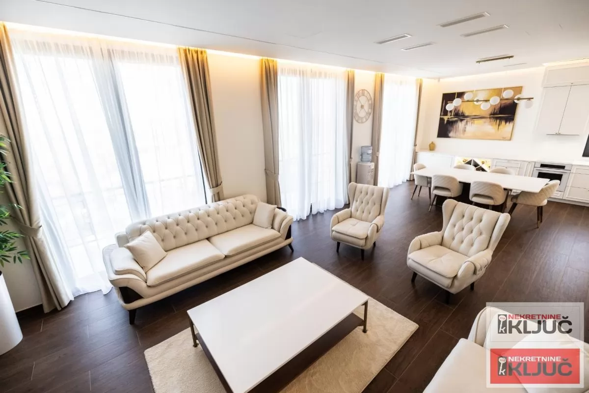 SREMSKA KAMENICA-TATARSKO BRDO IZDAJE SE LUX STAN SA GARAŽOM 19