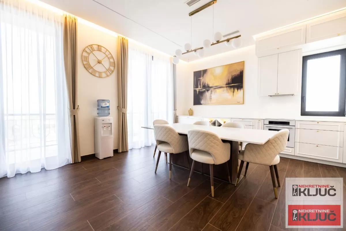 SREMSKA KAMENICA-TATARSKO BRDO IZDAJE SE LUX STAN SA GARAŽOM 25