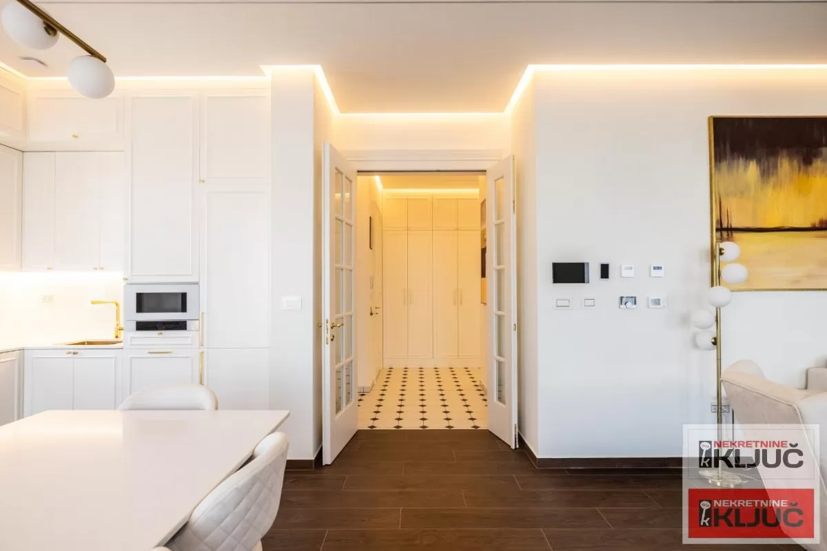 SREMSKA KAMENICA-TATARSKO BRDO IZDAJE SE LUX STAN SA GARAŽOM 26