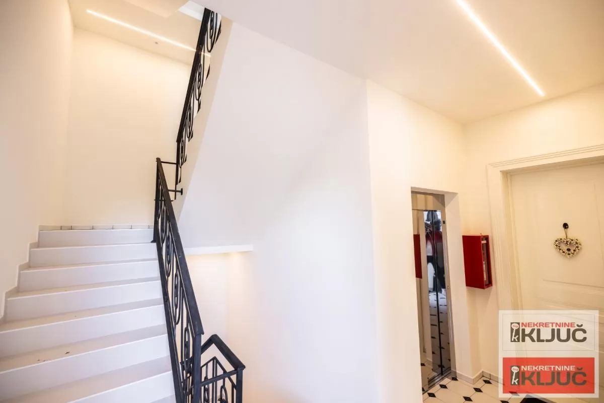 SREMSKA KAMENICA-TATARSKO BRDO IZDAJE SE LUX STAN SA GARAŽOM 28