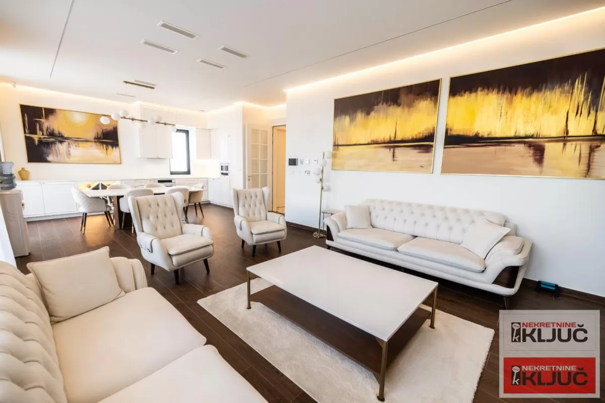 SREMSKA KAMENICA-TATARSKO BRDO IZDAJE SE LUX STAN SA GARAŽOM 29