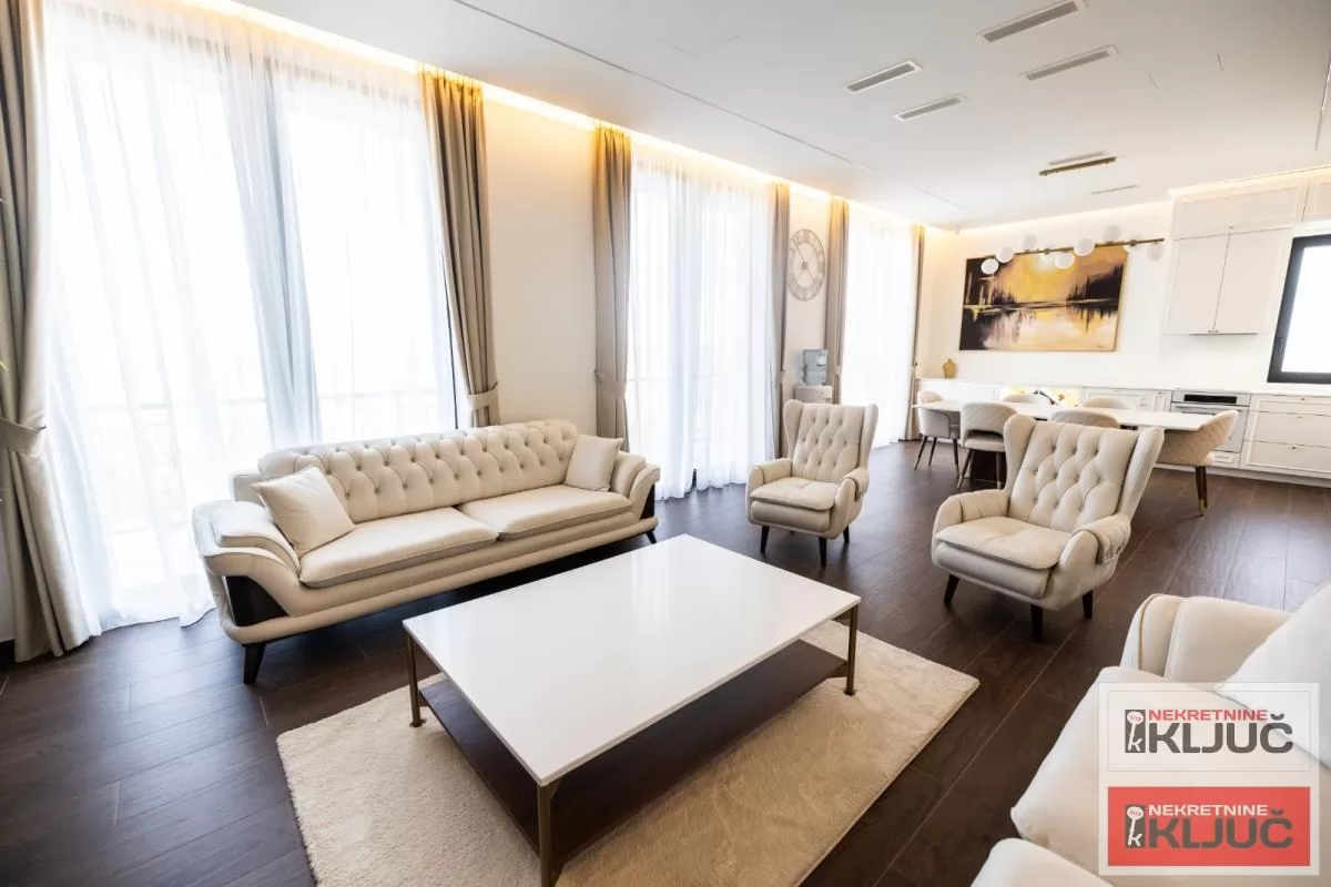 SREMSKA KAMENICA-TATARSKO BRDO IZDAJE SE LUX STAN SA GARAŽOM 33