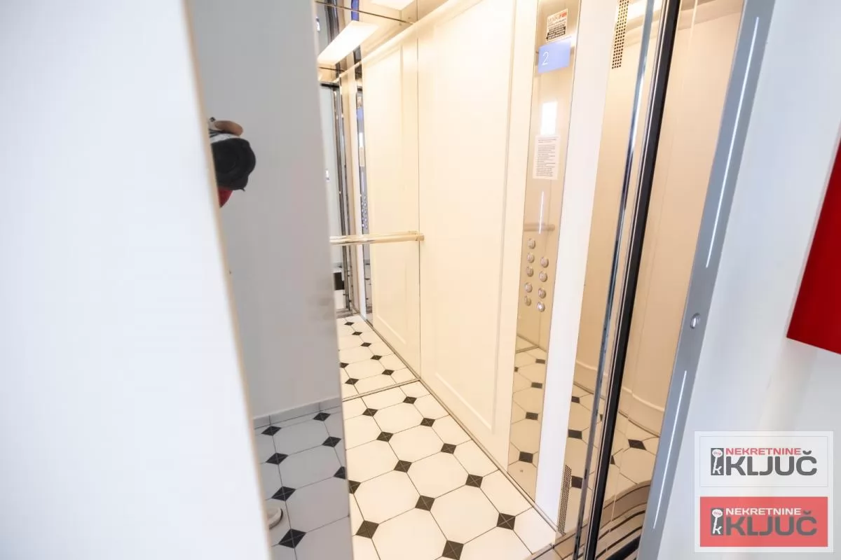 SREMSKA KAMENICA-TATARSKO BRDO IZDAJE SE LUX STAN SA GARAŽOM 34