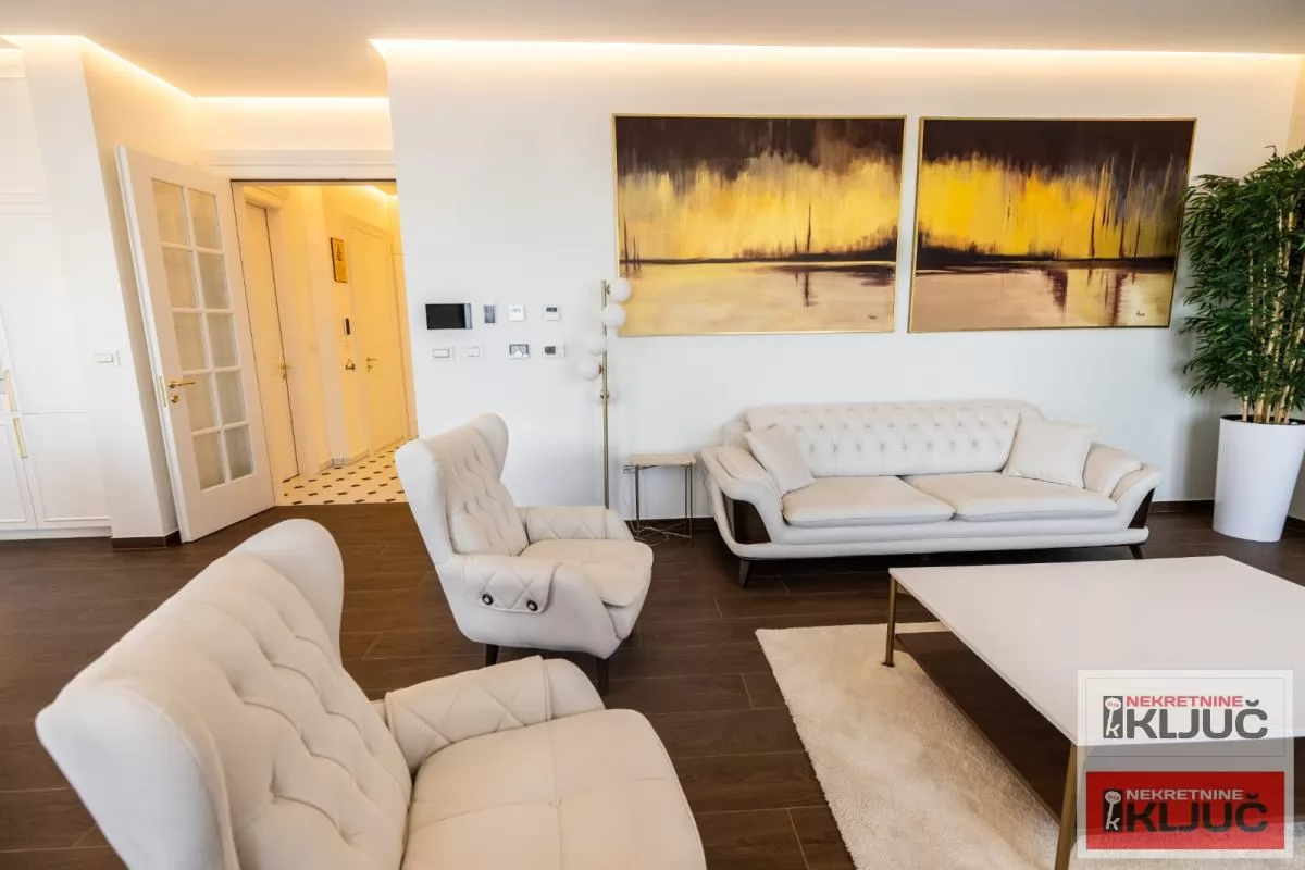 SREMSKA KAMENICA-TATARSKO BRDO IZDAJE SE LUX STAN SA GARAŽOM 35