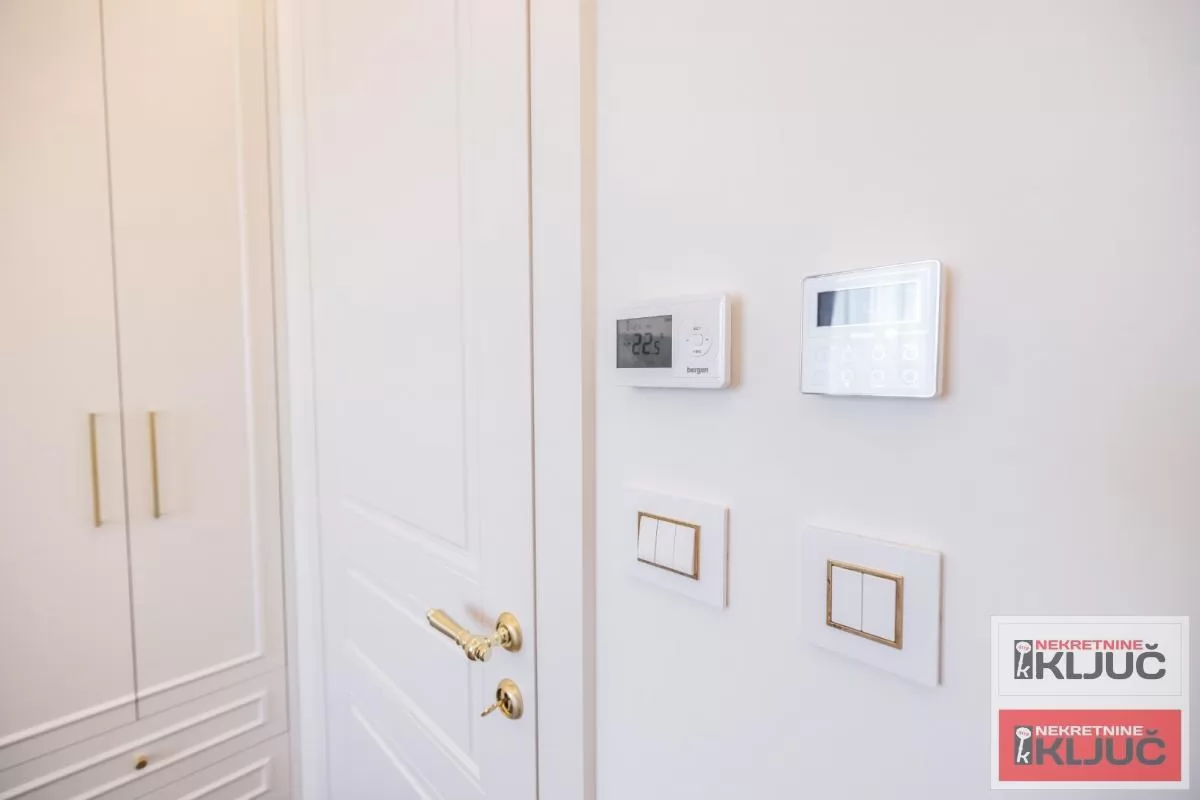 SREMSKA KAMENICA-TATARSKO BRDO IZDAJE SE LUX STAN SA GARAŽOM 36