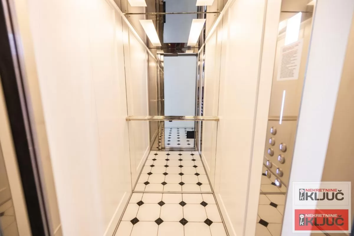 SREMSKA KAMENICA-TATARSKO BRDO IZDAJE SE LUX STAN SA GARAŽOM 39