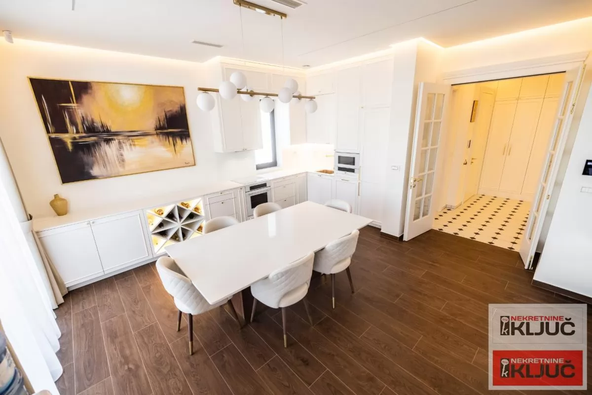 SREMSKA KAMENICA-TATARSKO BRDO IZDAJE SE LUX STAN SA GARAŽOM 41