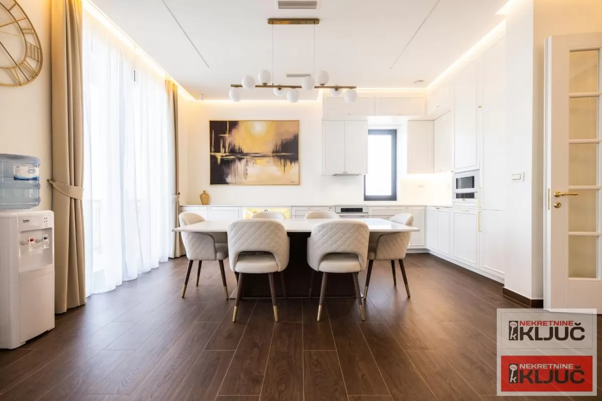 SREMSKA KAMENICA-TATARSKO BRDO IZDAJE SE LUX STAN SA GARAŽOM 46