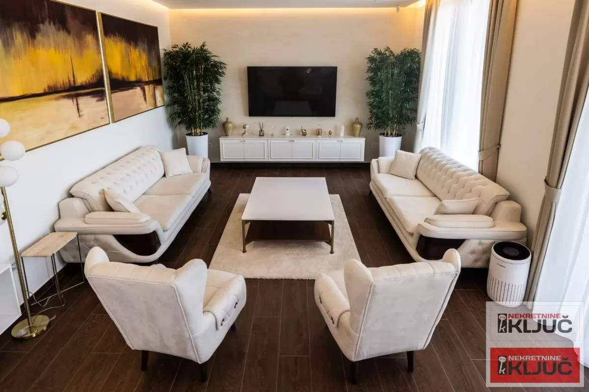 SREMSKA KAMENICA-TATARSKO BRDO IZDAJE SE LUX STAN SA GARAŽOM 5