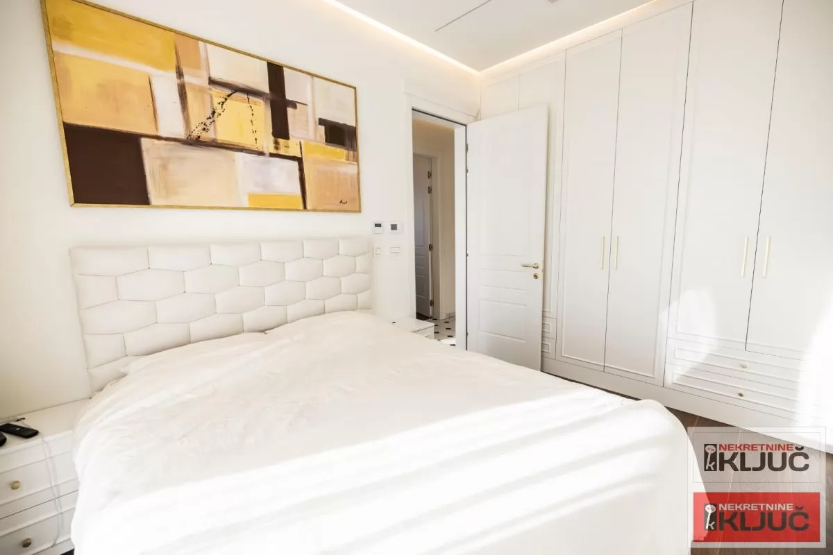 SREMSKA KAMENICA-TATARSKO BRDO IZDAJE SE LUX STAN SA GARAŽOM 6