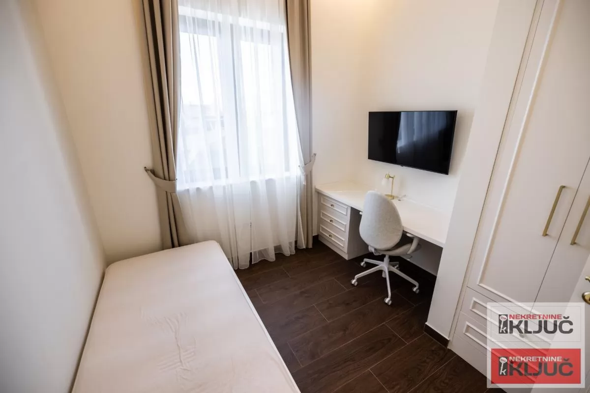 SREMSKA KAMENICA-TATARSKO BRDO IZDAJE SE LUX STAN SA GARAŽOM 7