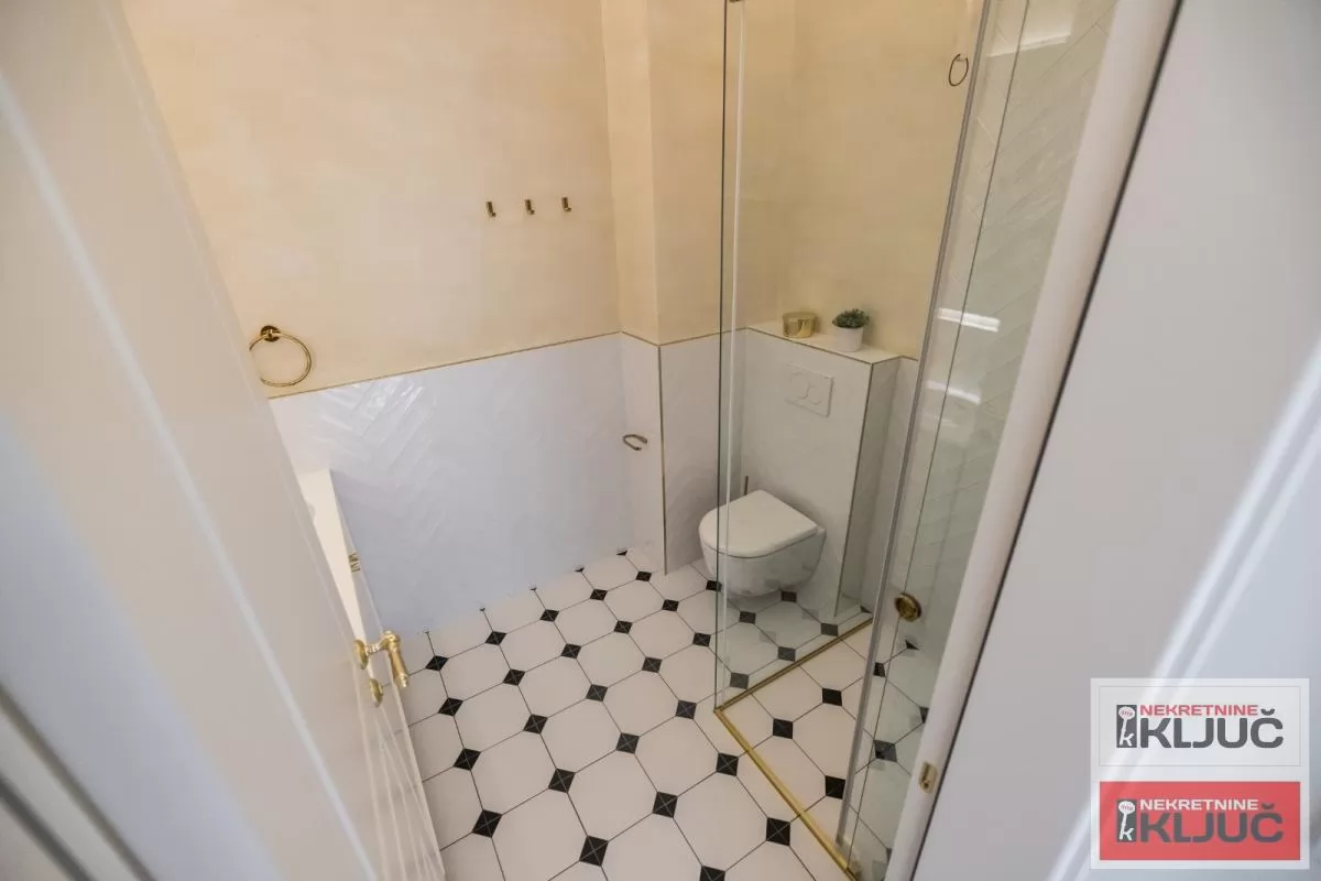 SREMSKA KAMENICA-TATARSKO BRDO IZDAJE SE LUX STAN SA GARAŽOM 9