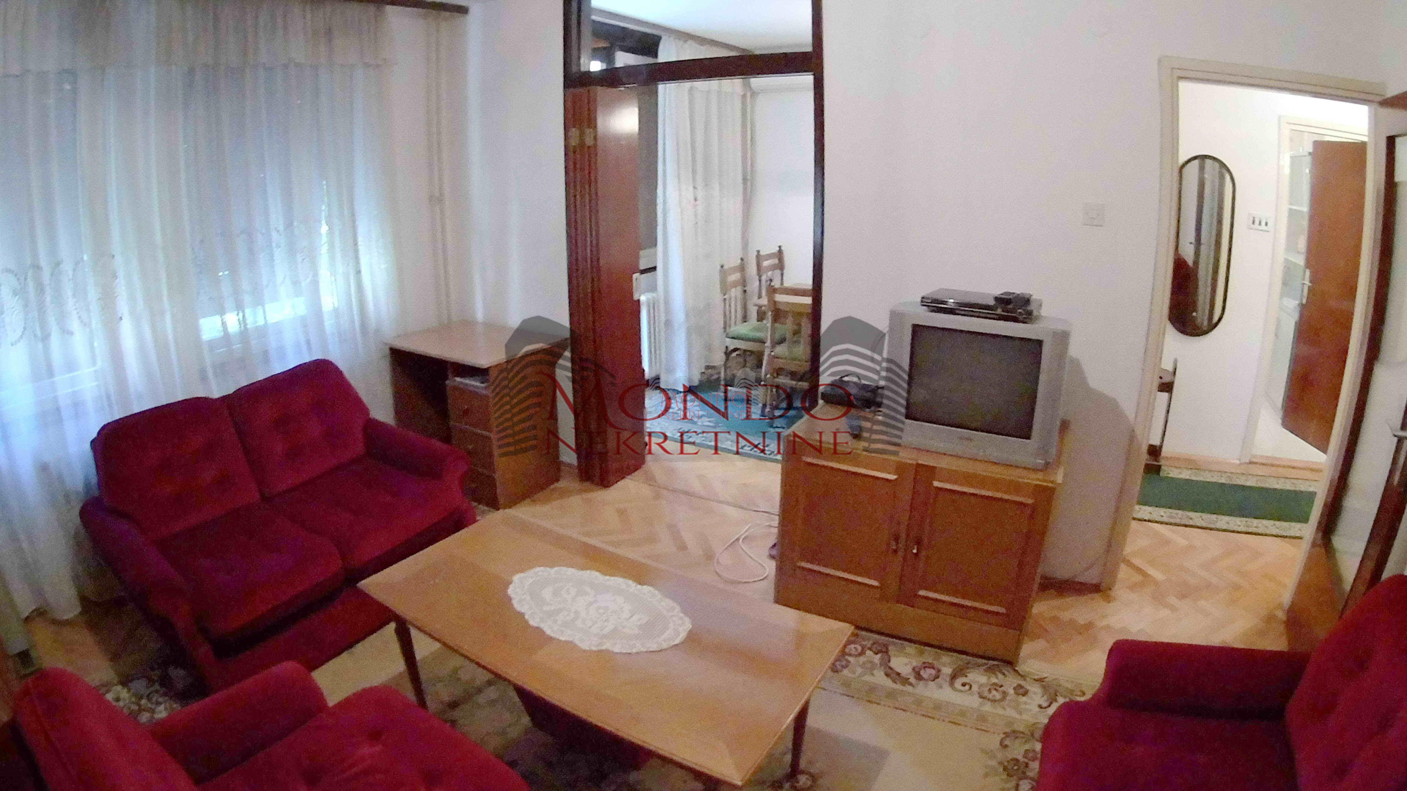 Jednoiposoban stan preko puta parka Sv. Save, ul Romanijska 3