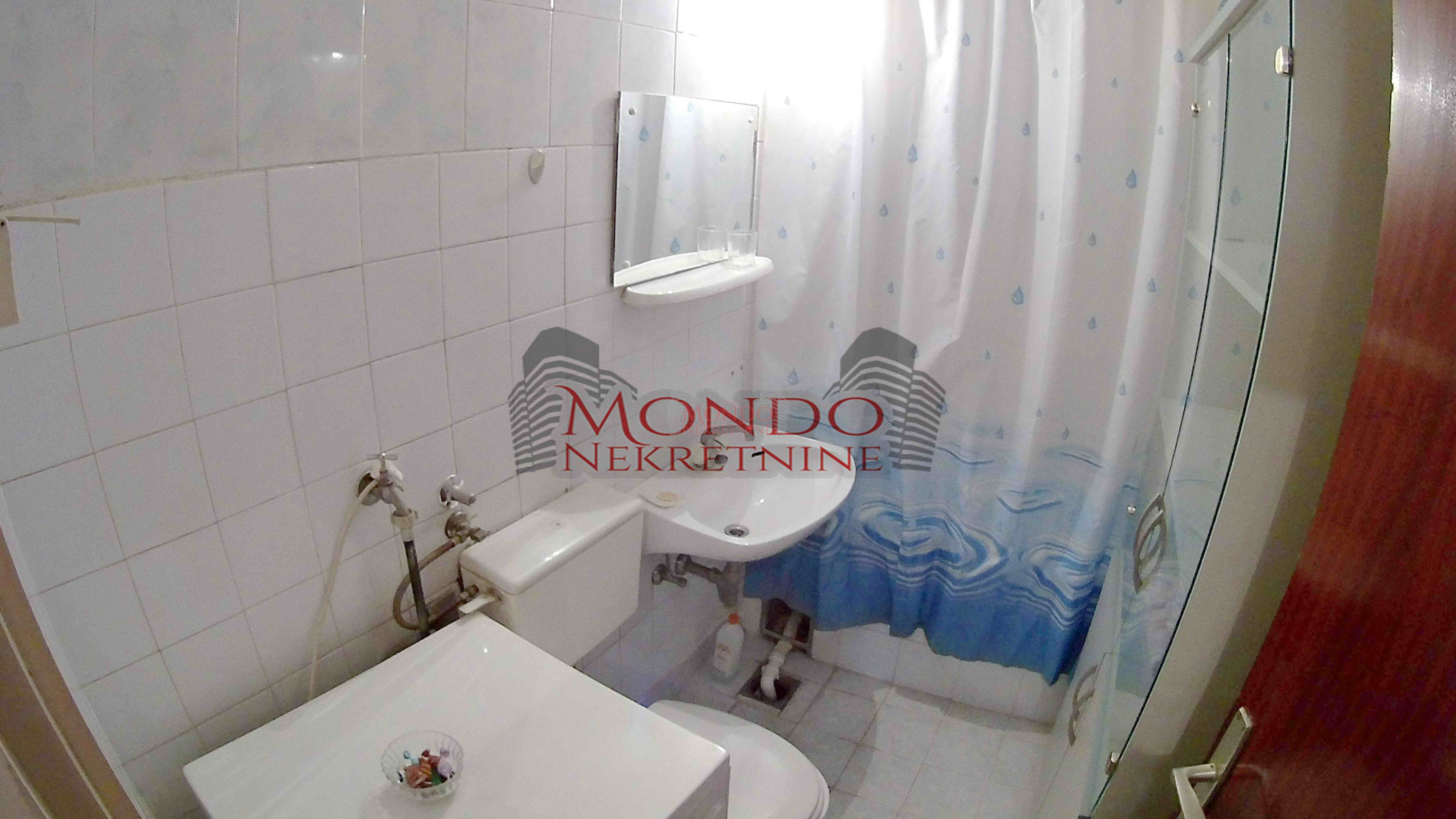 Jednoiposoban stan preko puta parka Sv. Save, ul Romanijska 8