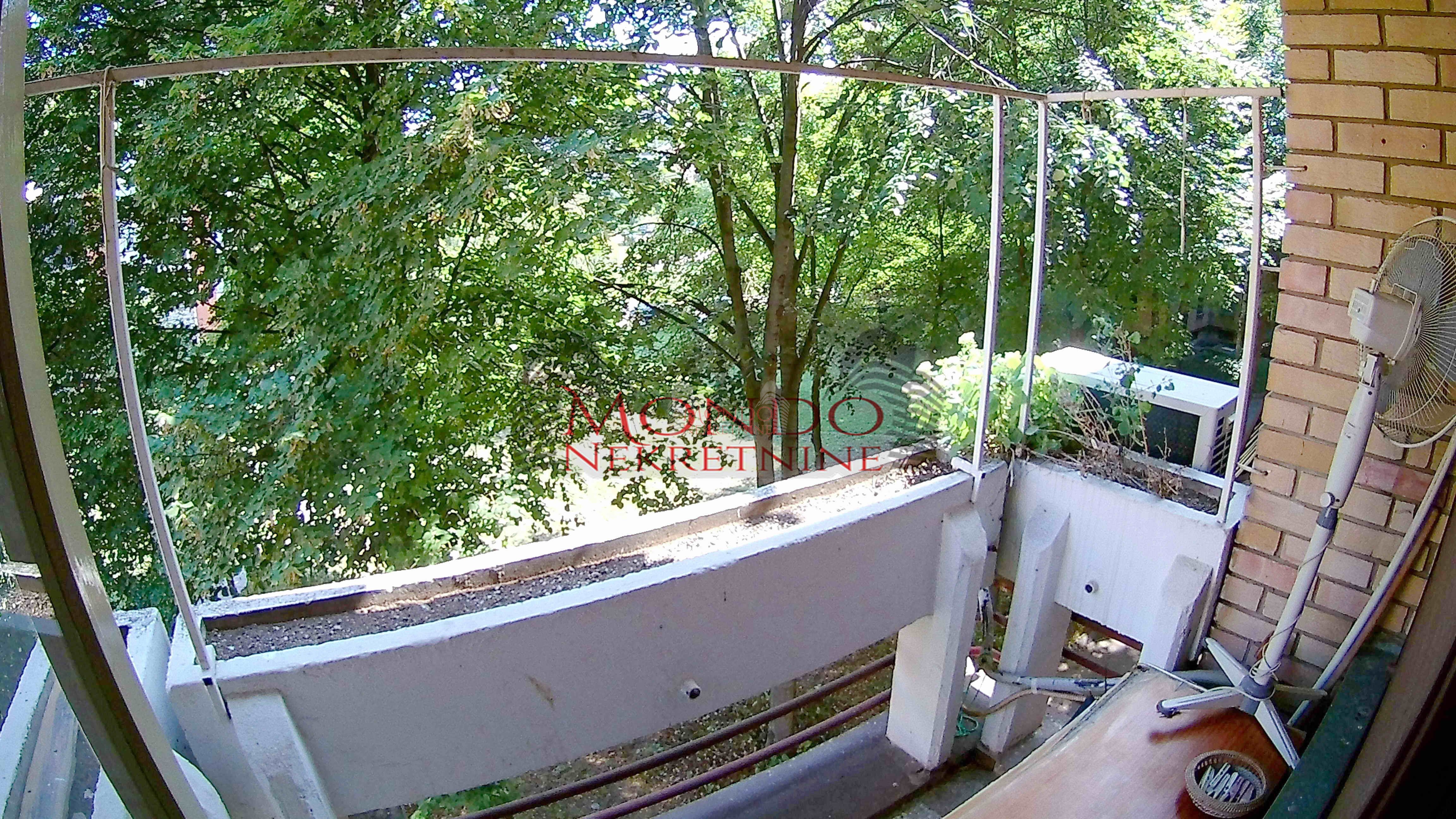 Jednoiposoban stan preko puta parka Sv. Save, ul Romanijska 9