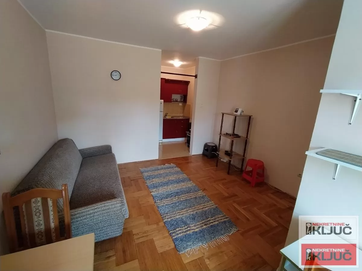 KOD SOMBORSKOG BULEVARA, 27m2, Garsonjera 3