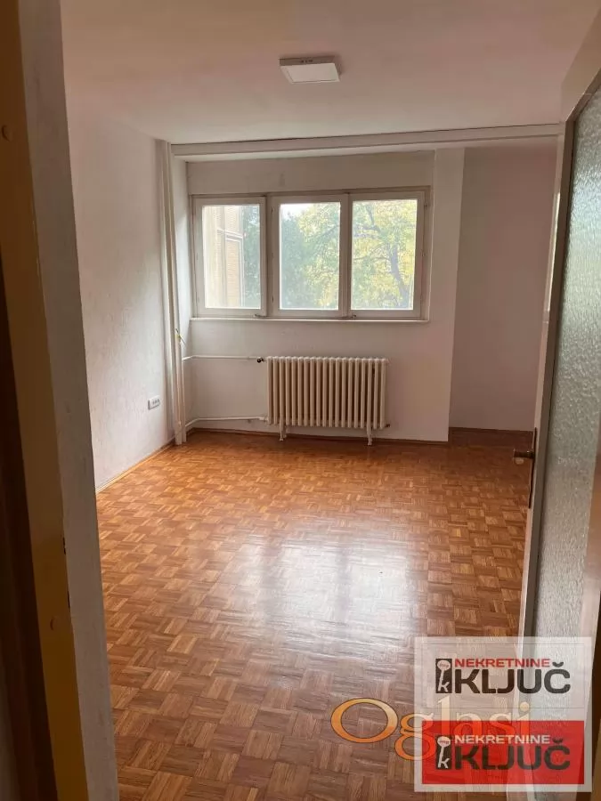 LIMAN III-NENAMEŠTEN TROIPOSOBAN STAN 1