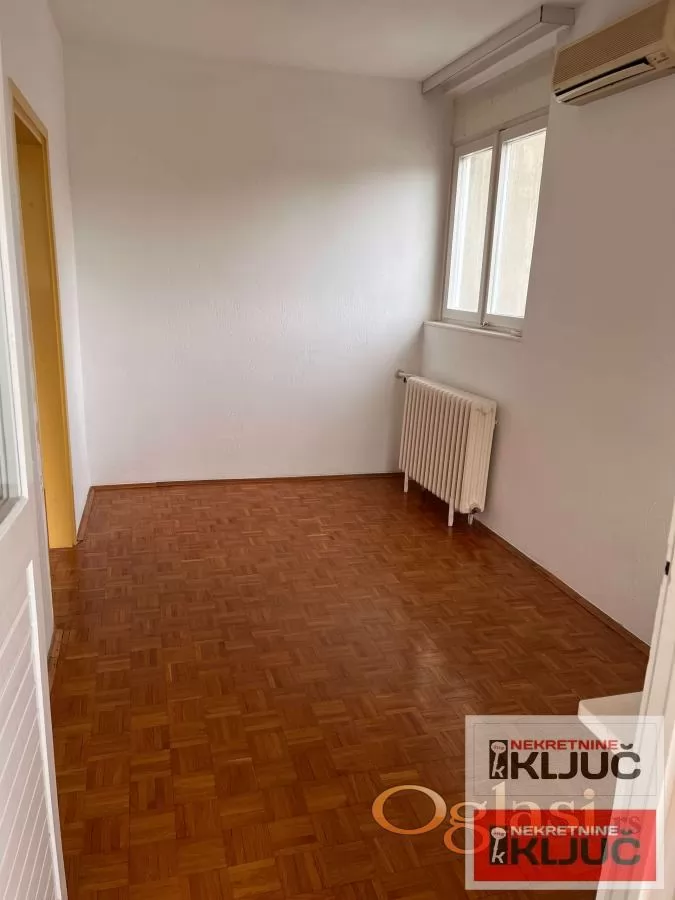 LIMAN III-NENAMEŠTEN TROIPOSOBAN STAN 7