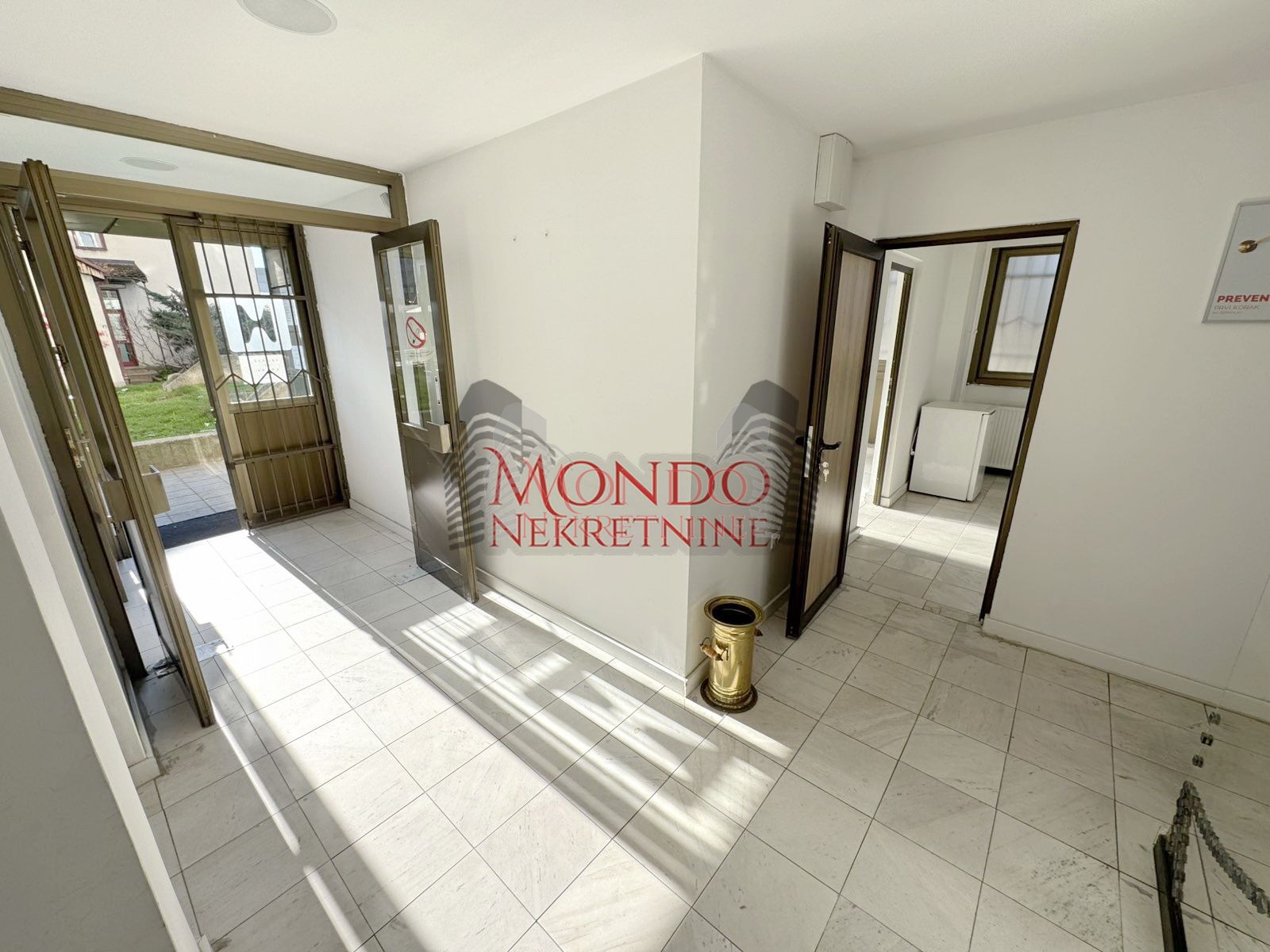 Lokal preko puta Gradske bolnice, ul Zetska 8