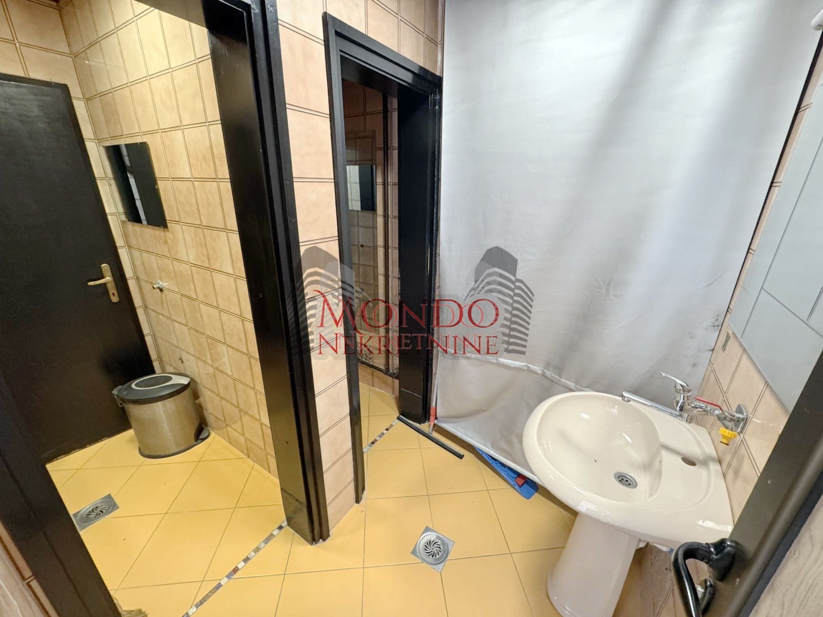 Lokal preko puta Gradske bolnice, ul Zetska 13