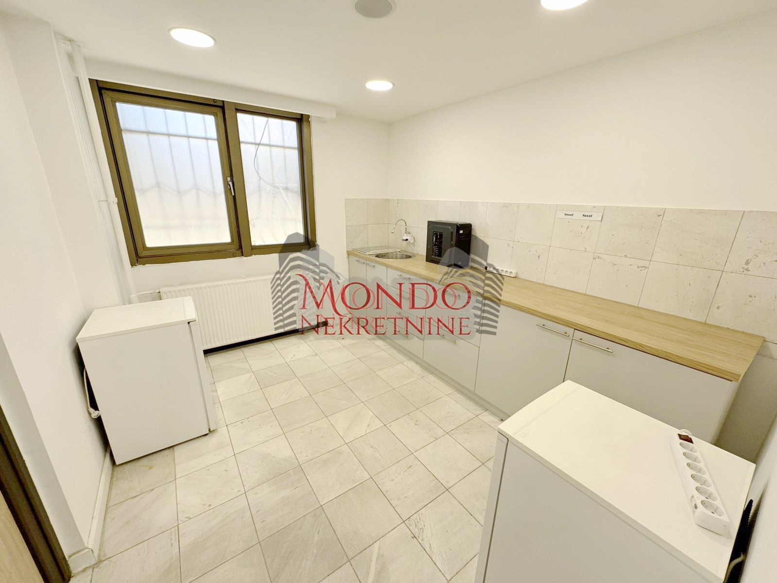 Lokal preko puta Gradske bolnice, ul Zetska 9