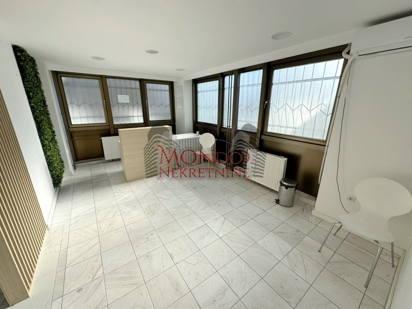 Lokal preko puta Gradske bolnice, ul Zetska 1