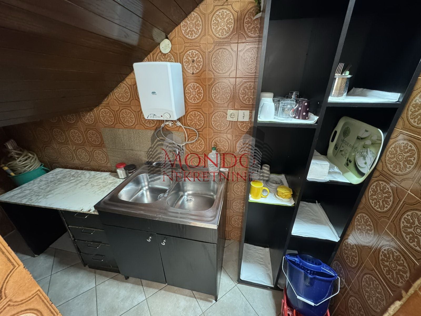 Lokal preko puta Gradske bolnice, ul Zetska 12