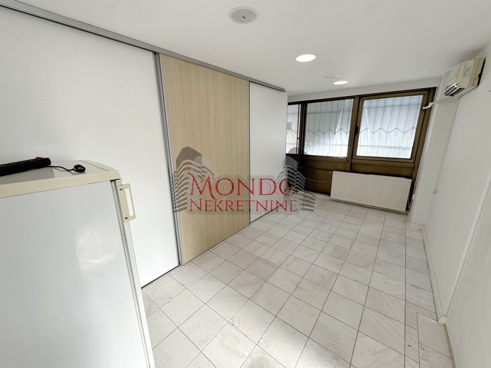 Lokal preko puta Gradske bolnice, ul Zetska 4