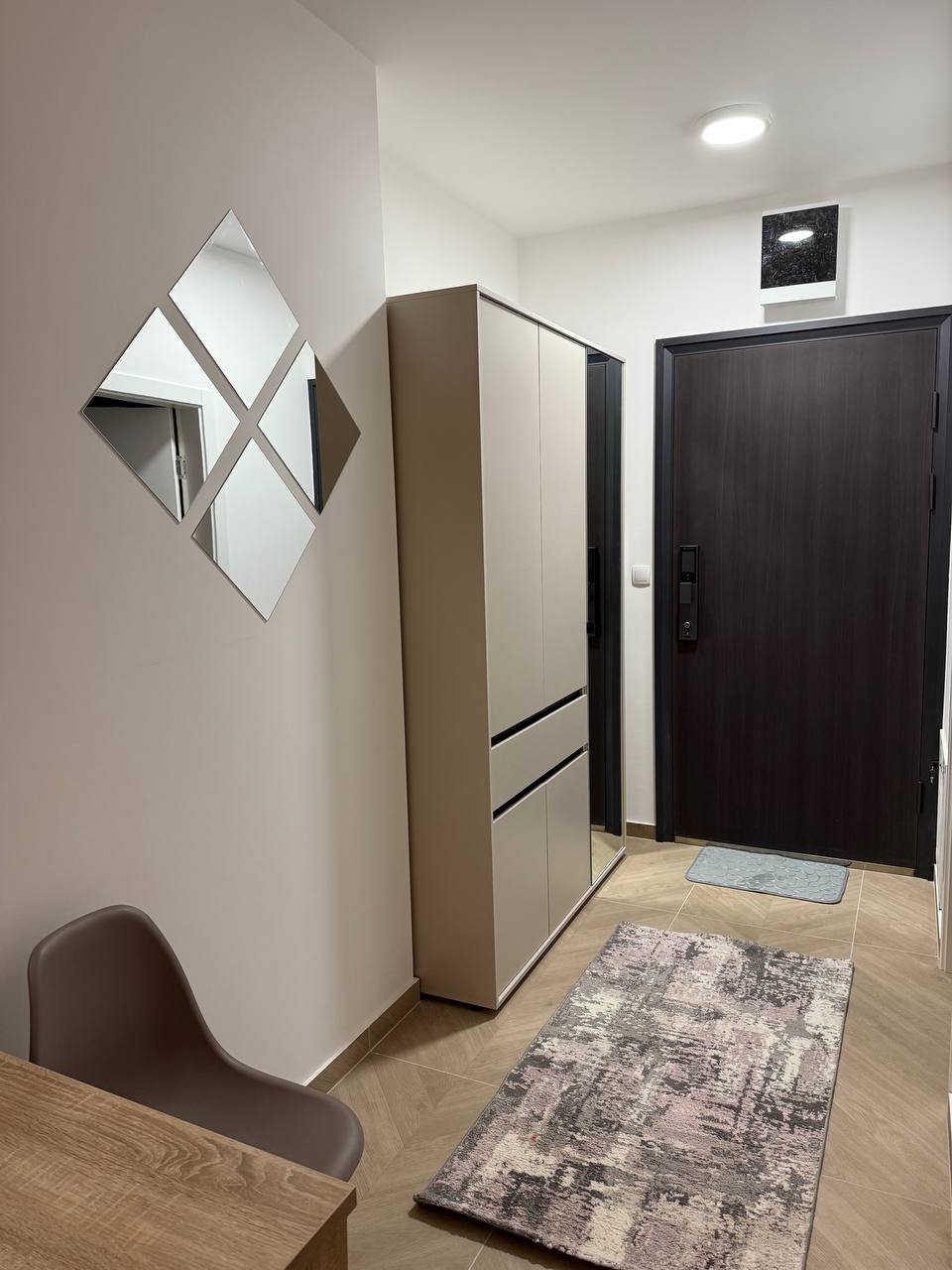 Izdajem garsonjeru u Indjiji 1