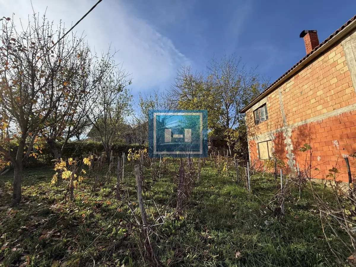 Na prodaju prostrano imanje u selu Crnče – idealno za život ili investiciju 11