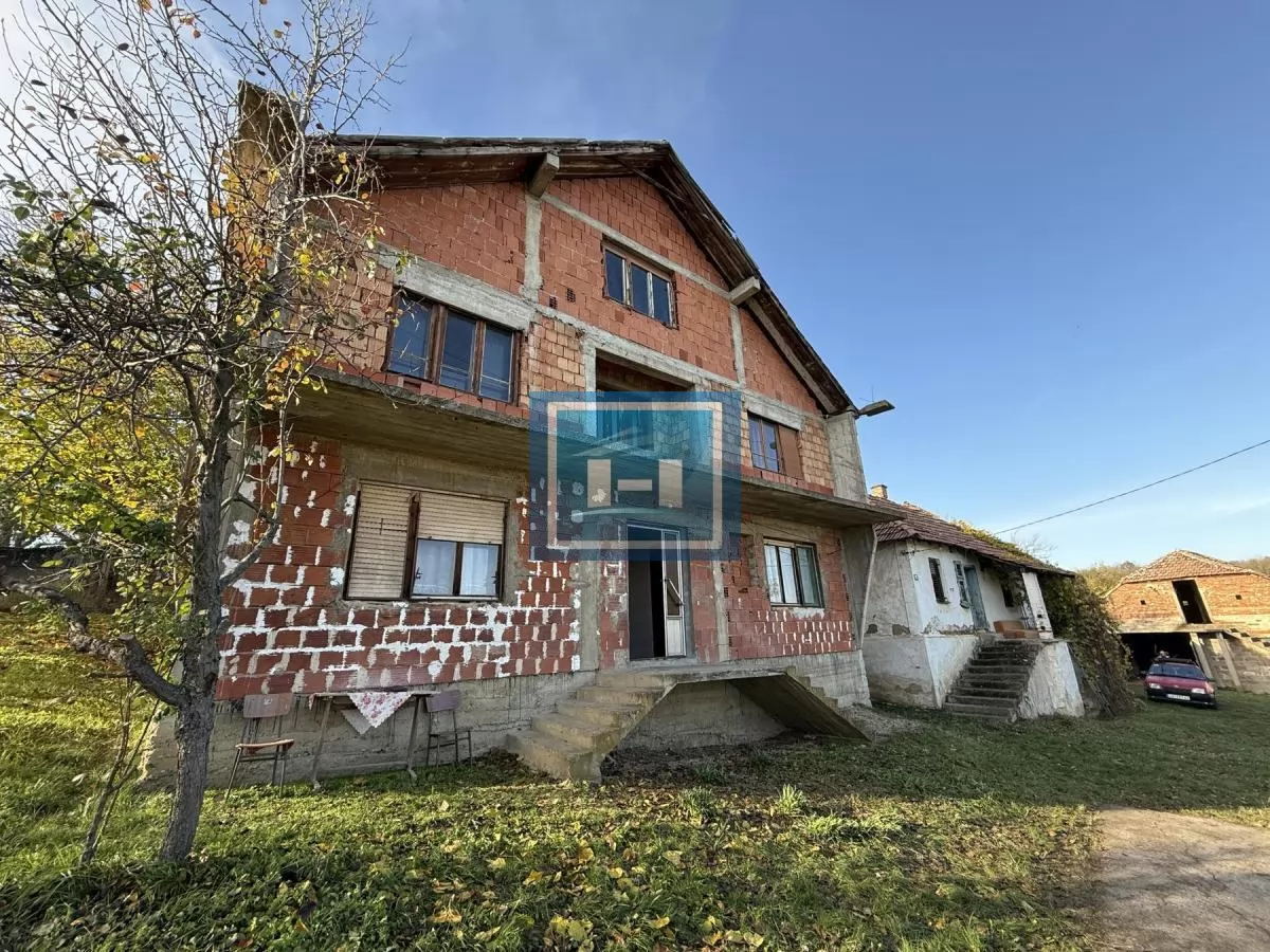 Na prodaju prostrano imanje u selu Crnče – idealno za život ili investiciju 14