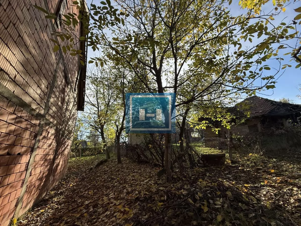 Na prodaju prostrano imanje u selu Crnče – idealno za život ili investiciju 15