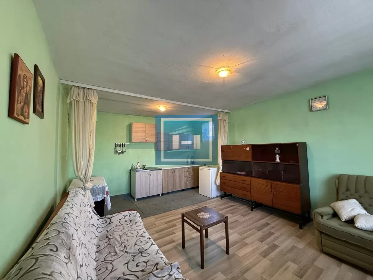 Na prodaju prostrano imanje u selu Crnče – idealno za život ili investiciju 19