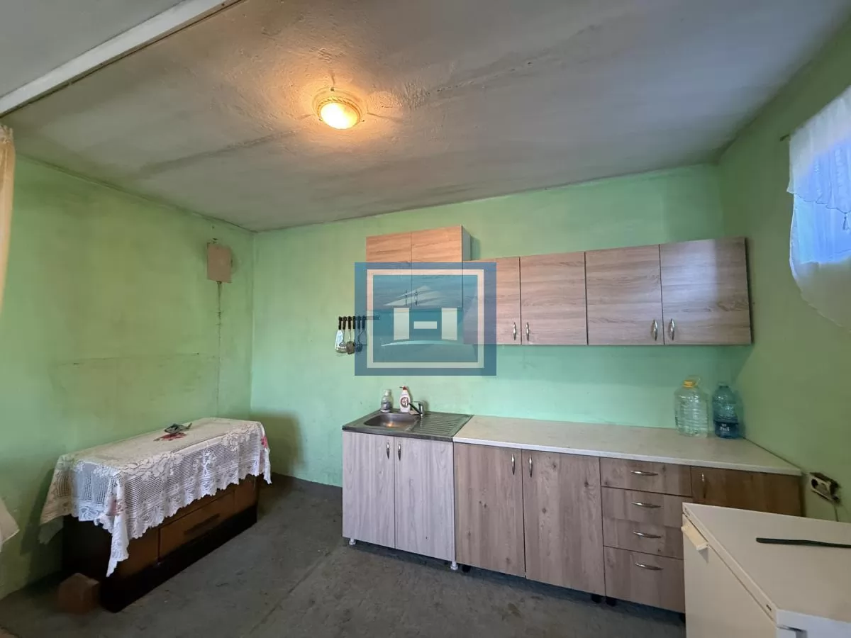 Na prodaju prostrano imanje u selu Crnče – idealno za život ili investiciju 20