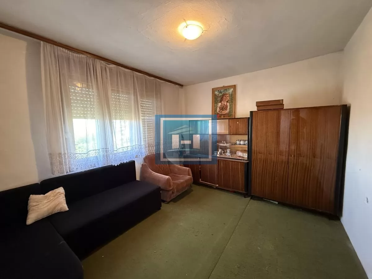 Na prodaju prostrano imanje u selu Crnče – idealno za život ili investiciju 23