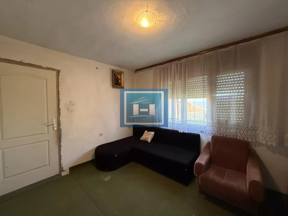 Na prodaju prostrano imanje u selu Crnče – idealno za život ili investiciju 24