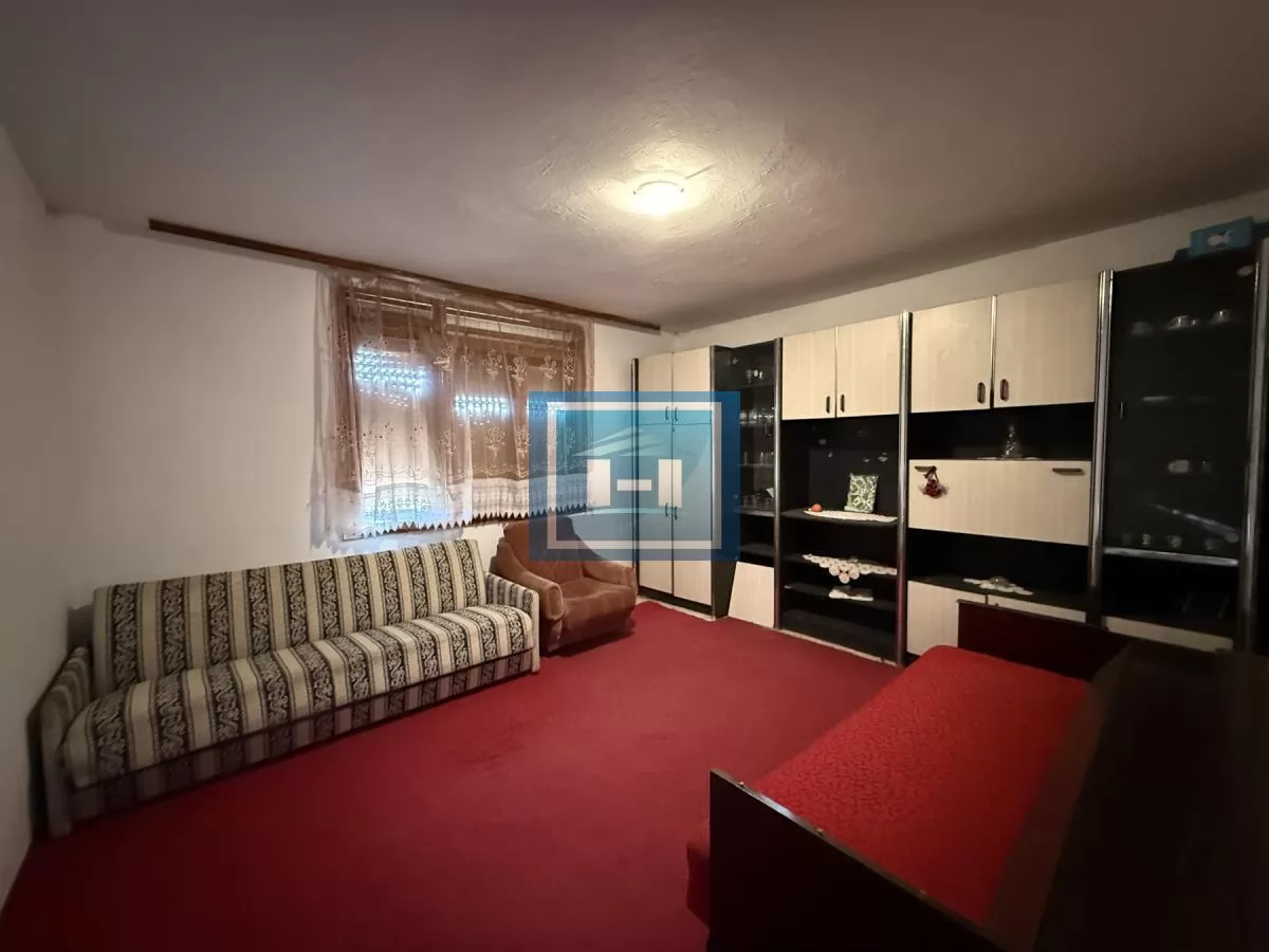 Na prodaju prostrano imanje u selu Crnče – idealno za život ili investiciju 25