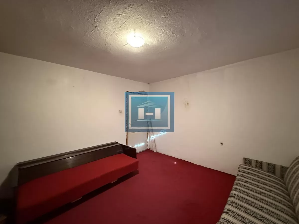 Na prodaju prostrano imanje u selu Crnče – idealno za život ili investiciju 26