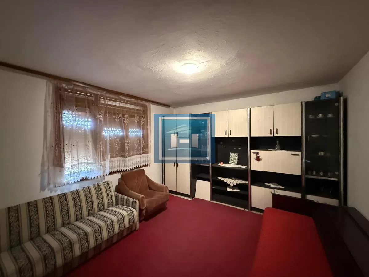 Na prodaju prostrano imanje u selu Crnče – idealno za život ili investiciju 27