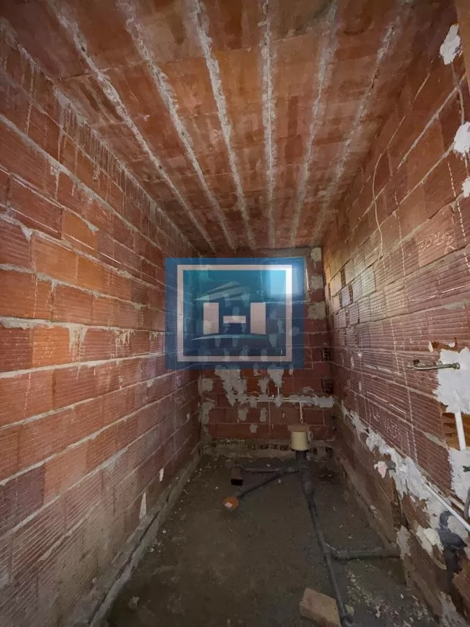 Na prodaju prostrano imanje u selu Crnče – idealno za život ili investiciju 29