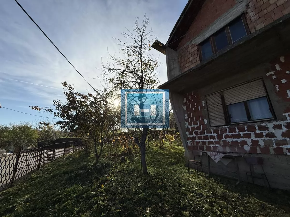 Na prodaju prostrano imanje u selu Crnče – idealno za život ili investiciju 3