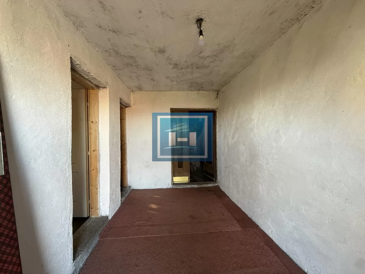 Na prodaju prostrano imanje u selu Crnče – idealno za život ili investiciju 32