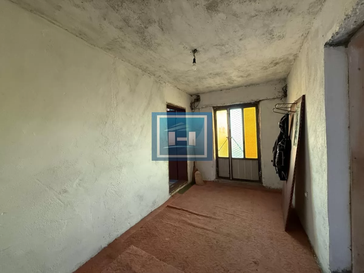 Na prodaju prostrano imanje u selu Crnče – idealno za život ili investiciju 33