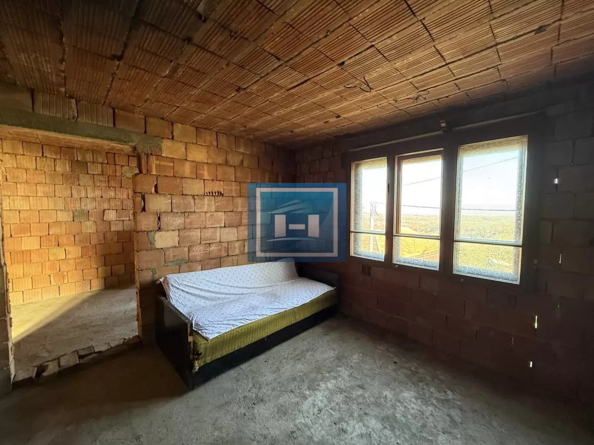 Na prodaju prostrano imanje u selu Crnče – idealno za život ili investiciju 39