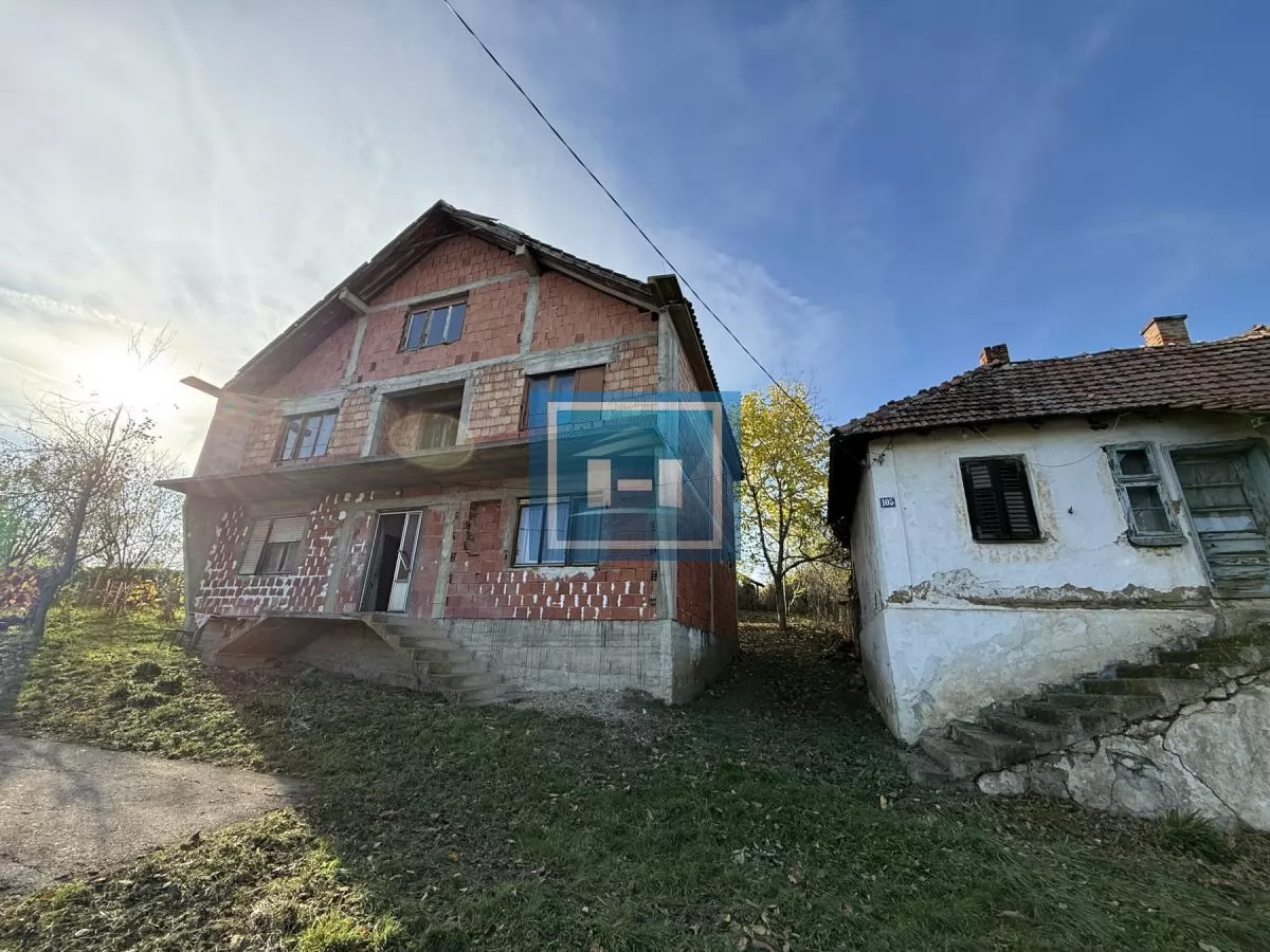 Na prodaju prostrano imanje u selu Crnče – idealno za život ili investiciju 4